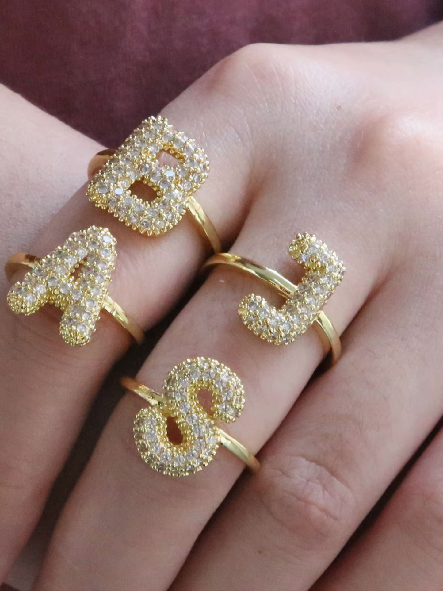 Anello con lettera personalizzata