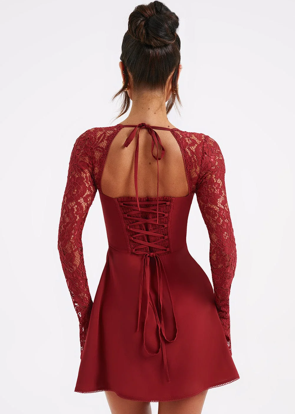 Isabella – Robe courte en dentelle