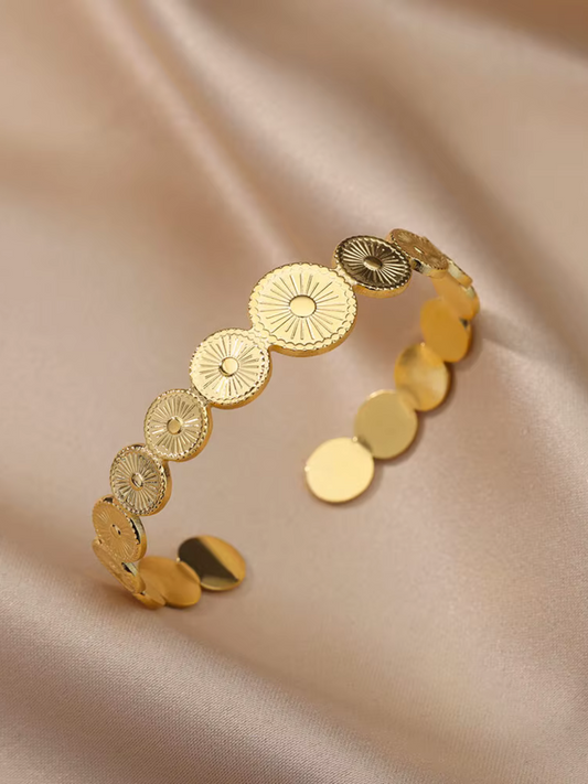 Bracciale con medaglione dorato