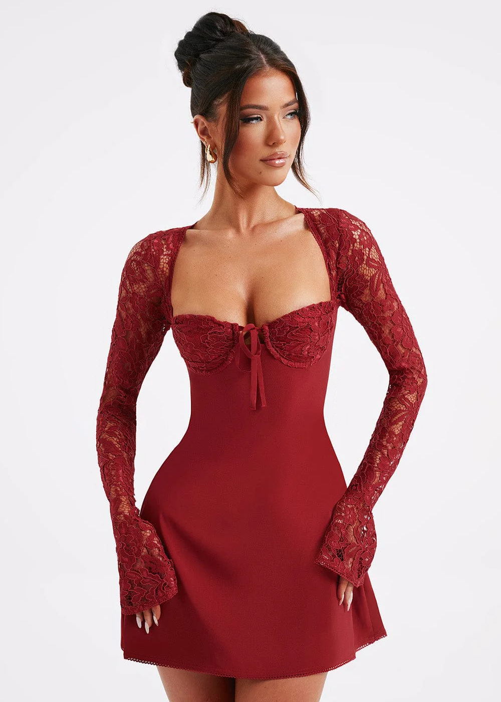 Isabella – Robe courte en dentelle