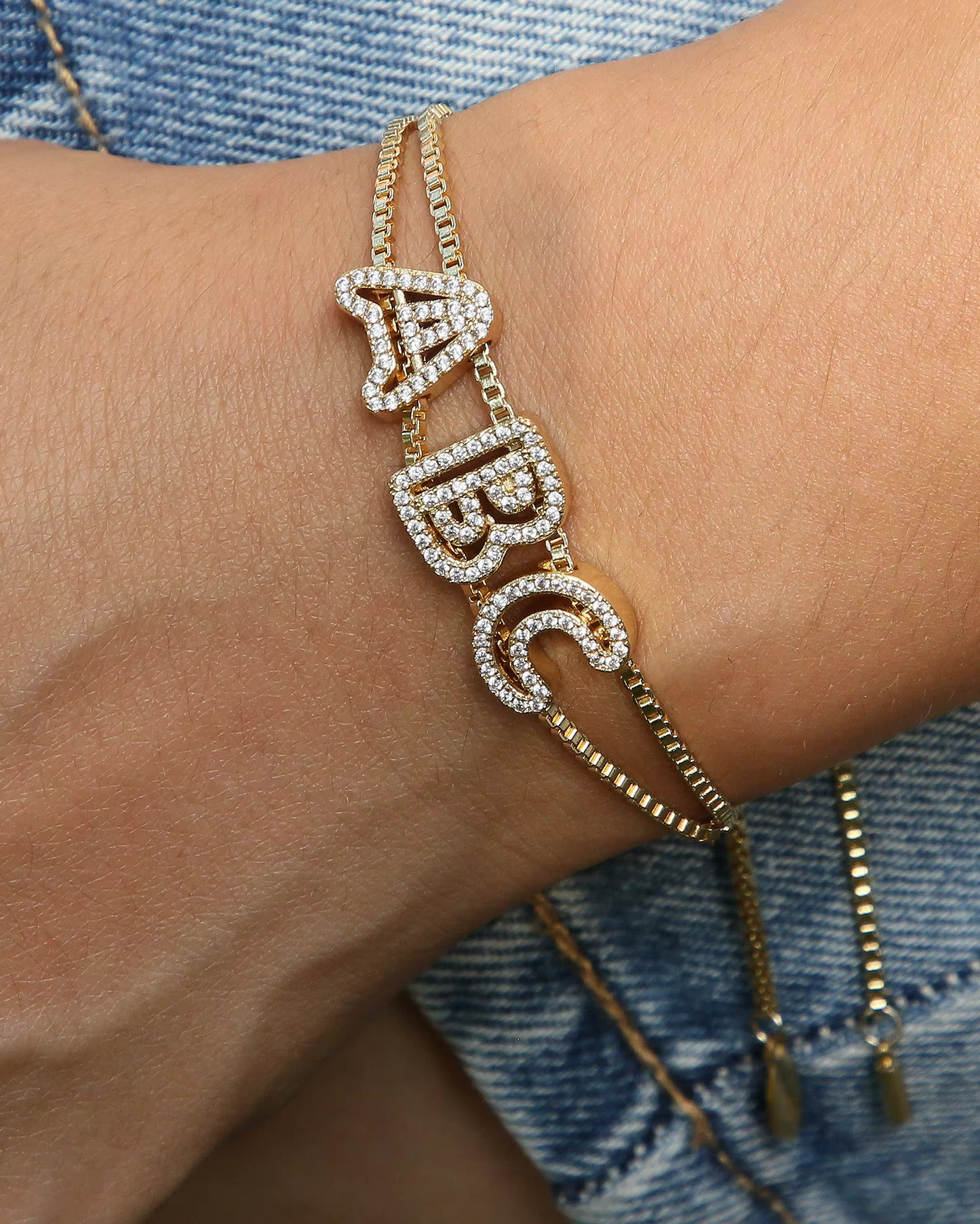 Pulsera con relieve de diamantes de imitación - Personalizable
